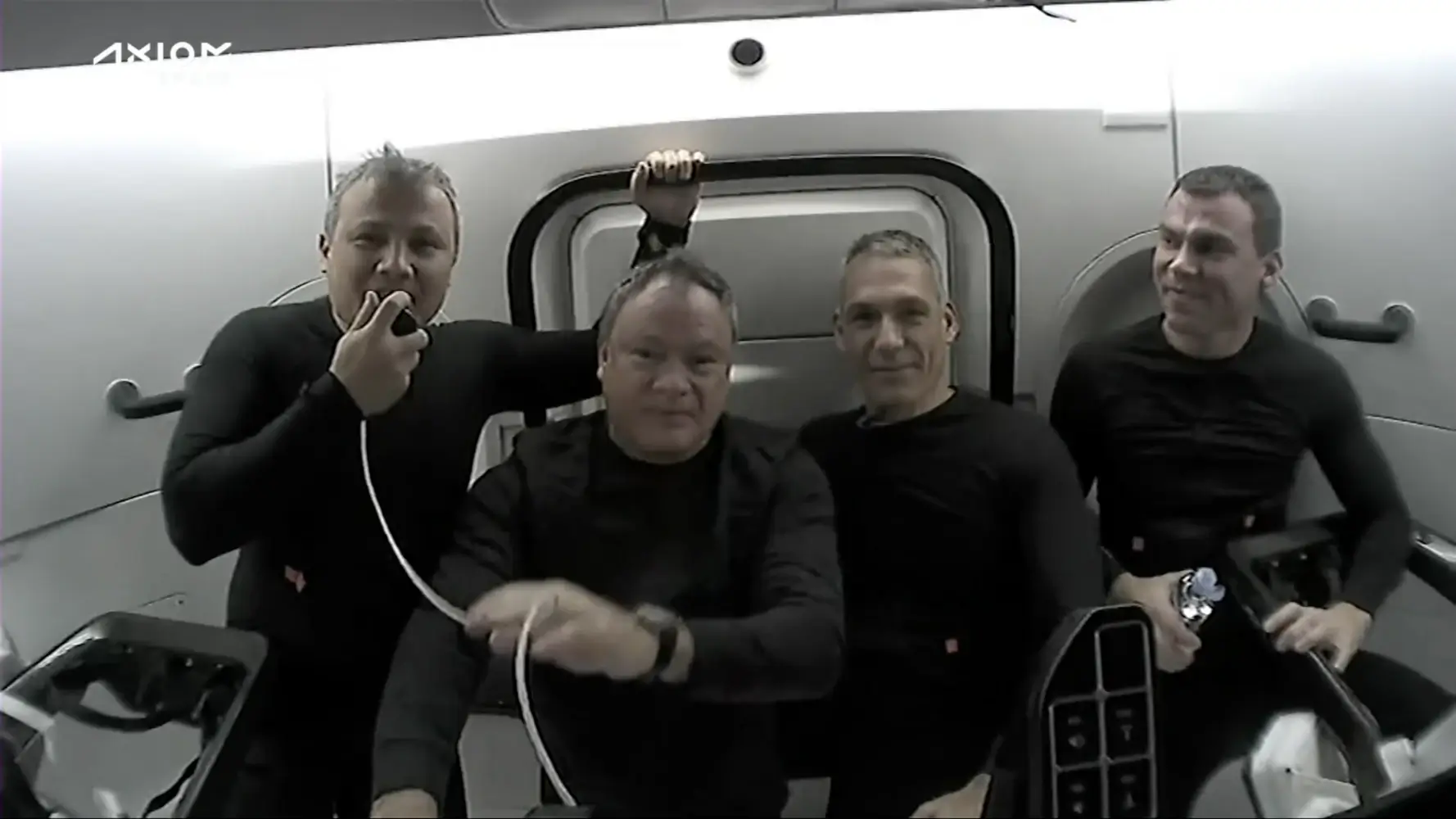 Alper Gezeravcı, Uzaya Çıkan İlk Türk, İstikbal Göklerdedir!