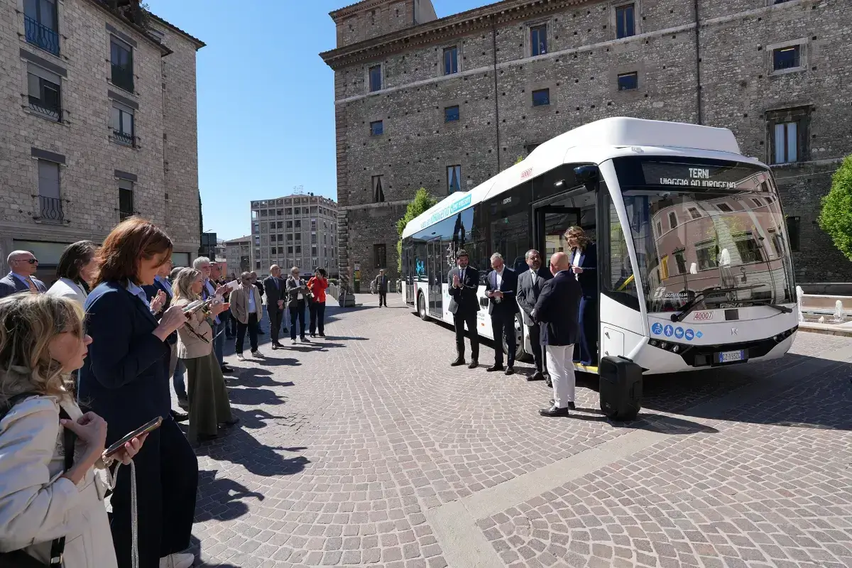 e-ATA Hydrogen Bus Delivery to Italy / Karsan