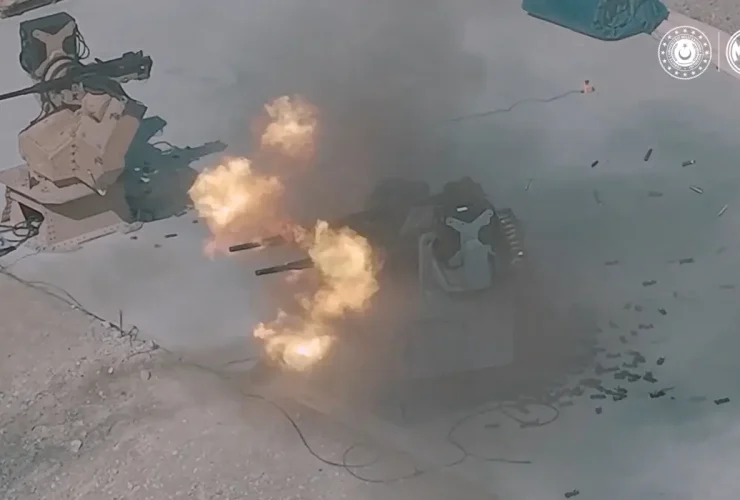 MKE TOLGA 20 mm Çift Silahlı Revolver Sistemi, Atış Yapıyor / MKE