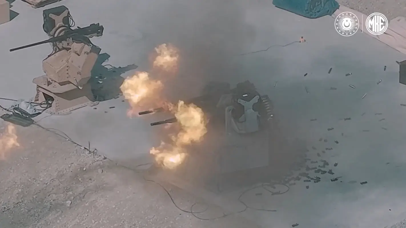 MKE TOLGA 20 mm Çift Silahlı Revolver Sistemi, Atış Yapıyor / MKE