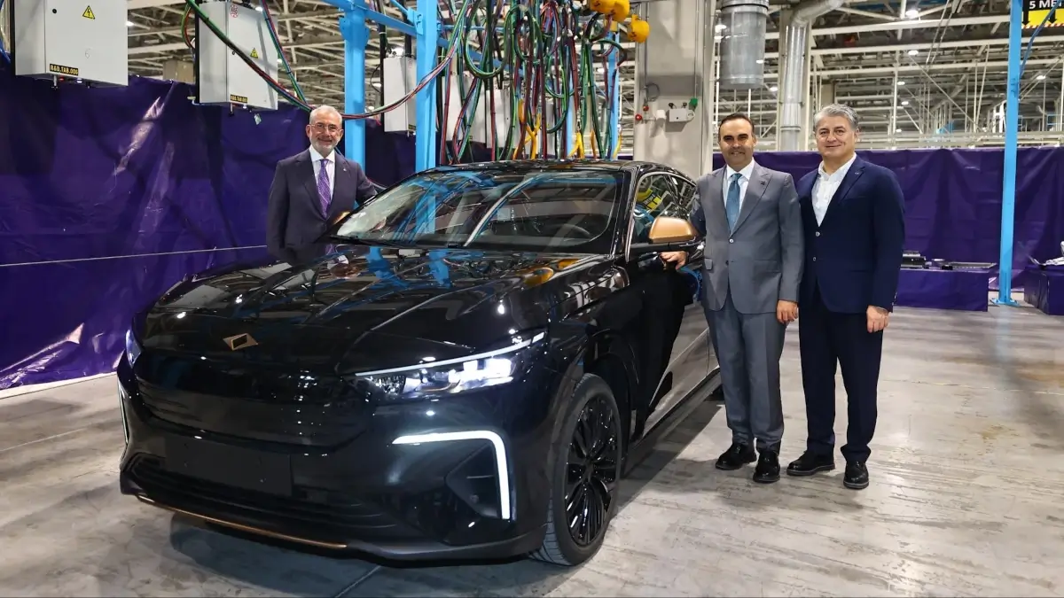 Minister Kacır Conducts Inspections at Togg – Togg T10F 4More Amber